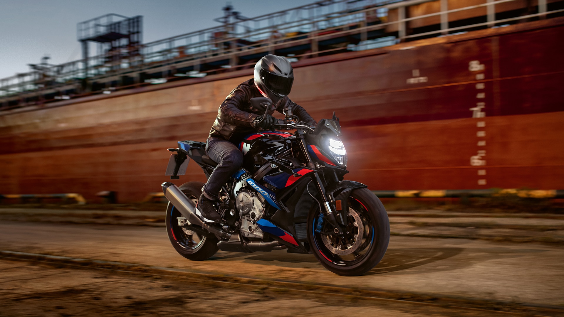 Vídeo da M 1000 R no YouTube – a roadster hiperdinâmica da BMW Motorrad