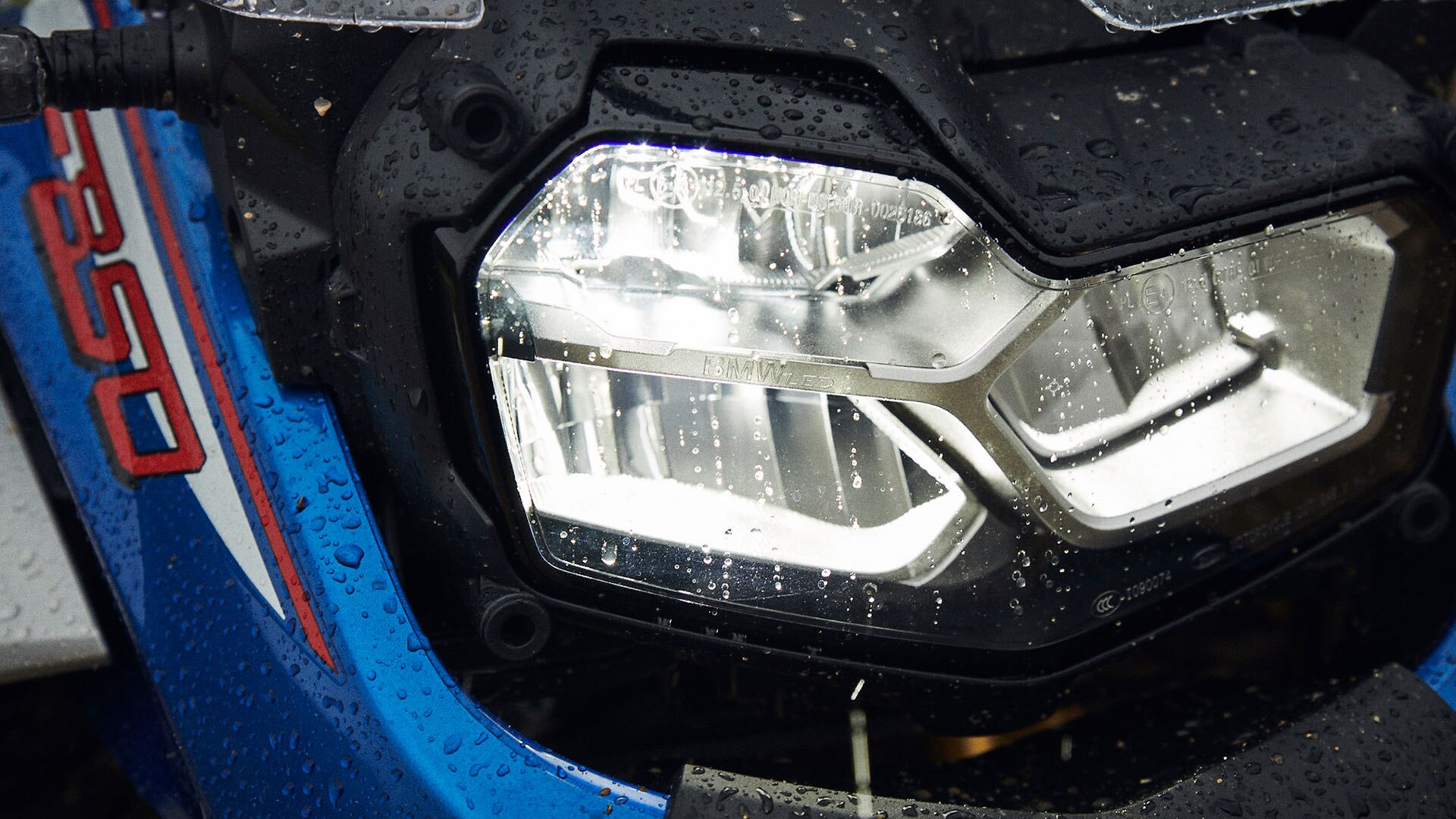O farol LED do novo BMW F 850 GS Adventure
