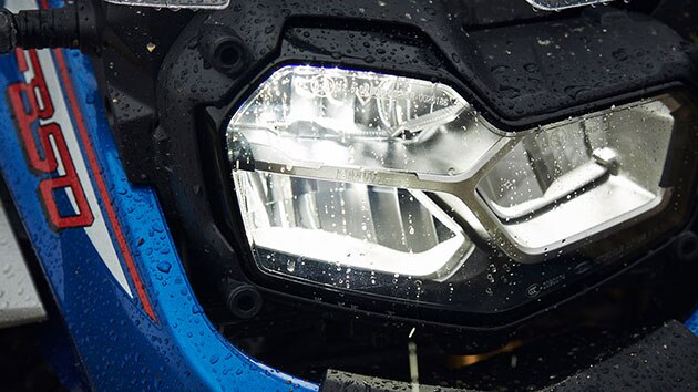 O farol LED do novo BMW F 850 GS Adventure