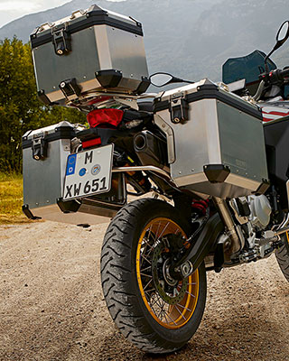 Conceito alargado de espaço de arrumação do novo BMW F 850 GS Adventure