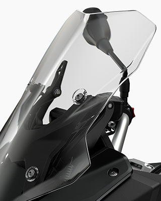We see the windshield of the BMW F 900 XR.