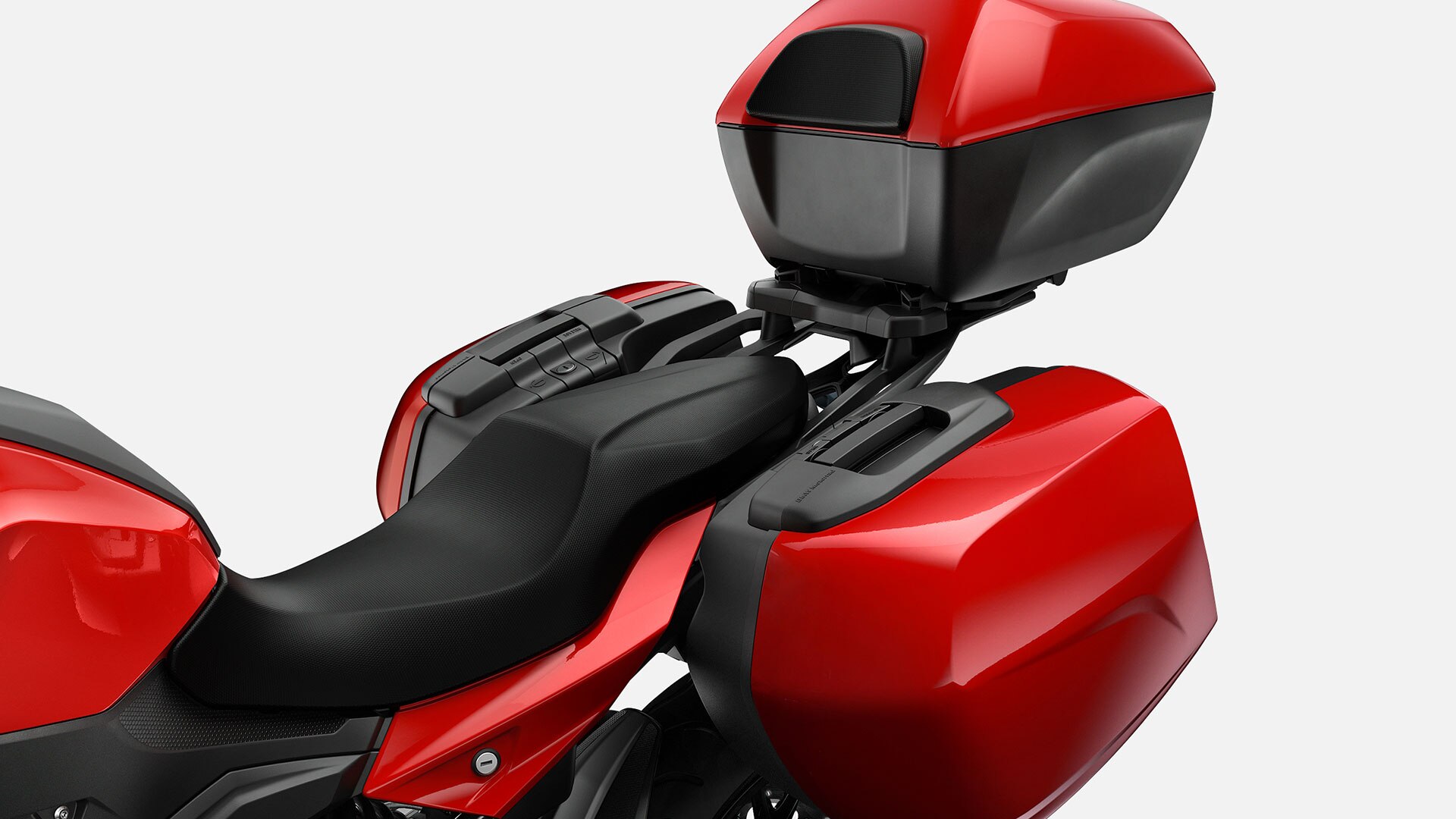 Aqui veem-se as possibilidades de bagagem da F 900 XR.