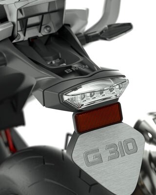 Vemos o suporte da placa de matrícula da G 310 GS.