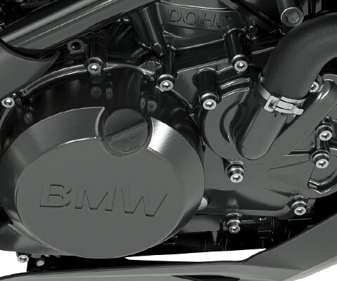Vemos o bloco do motor, integralmente em preto, com a inscrição G 310.