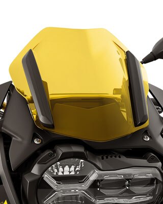 Vemos o Vidro defletor desportivo da Edição “40 Years GS” em amarelo.