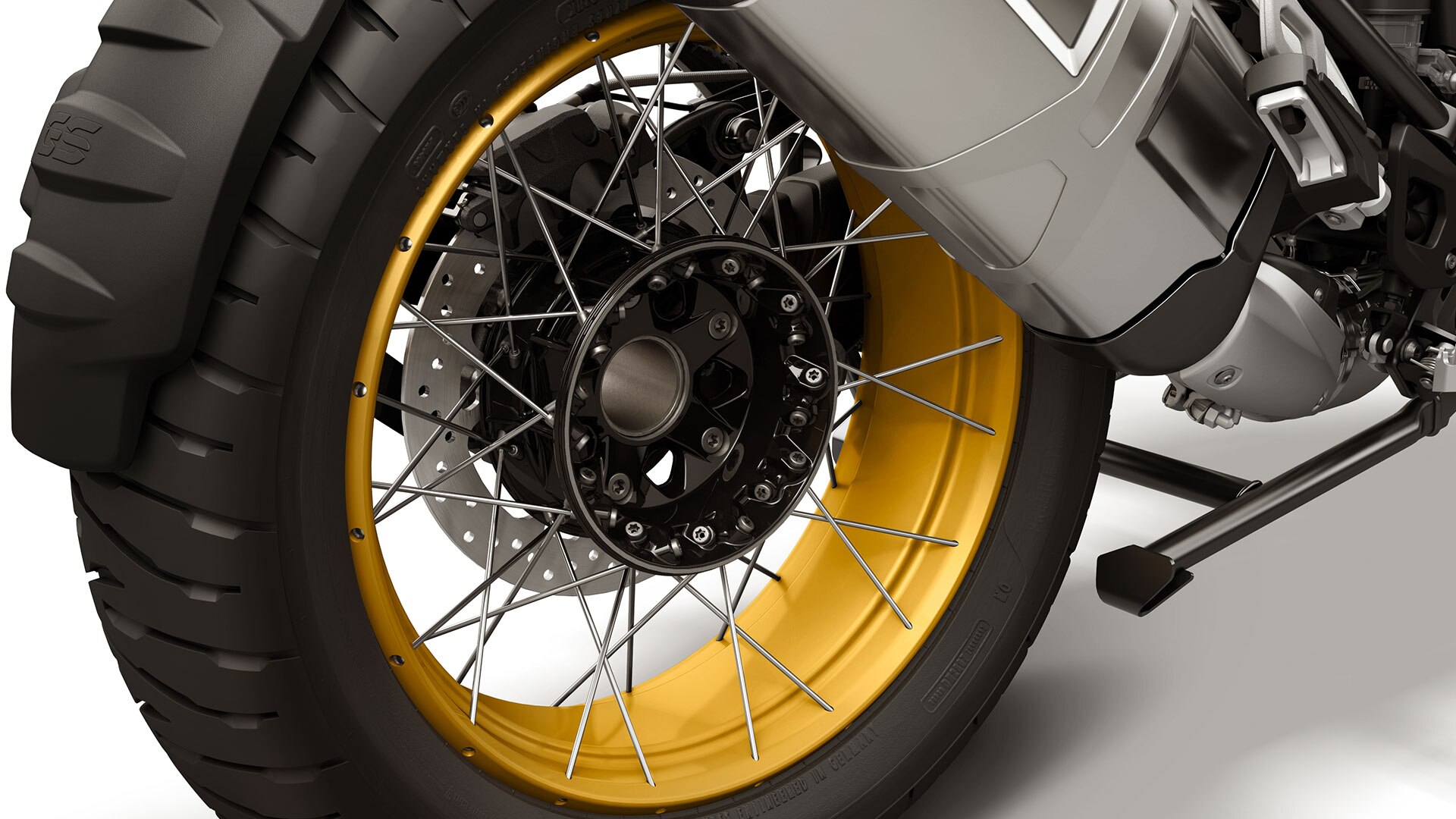 Vemos a Edition 40 Years GS com guiador dourado.