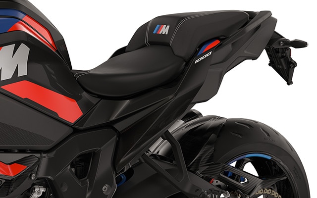A traseira esguia e as peças maquinadas da M 1000 XR da BMW Motorrad
