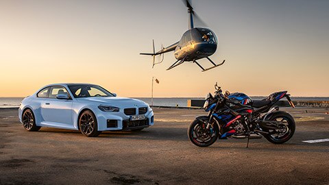BMW M2 ao lado da M R