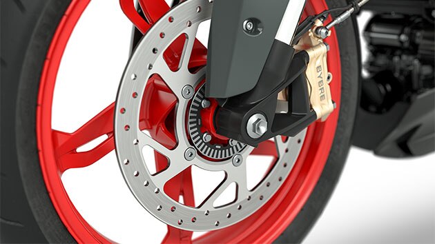 Vemos o sistema de travões da G 310 R.