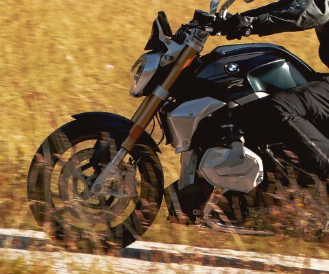 BMW R 1250 R em andamento