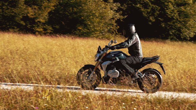 BMW R 1250 R em andamento
