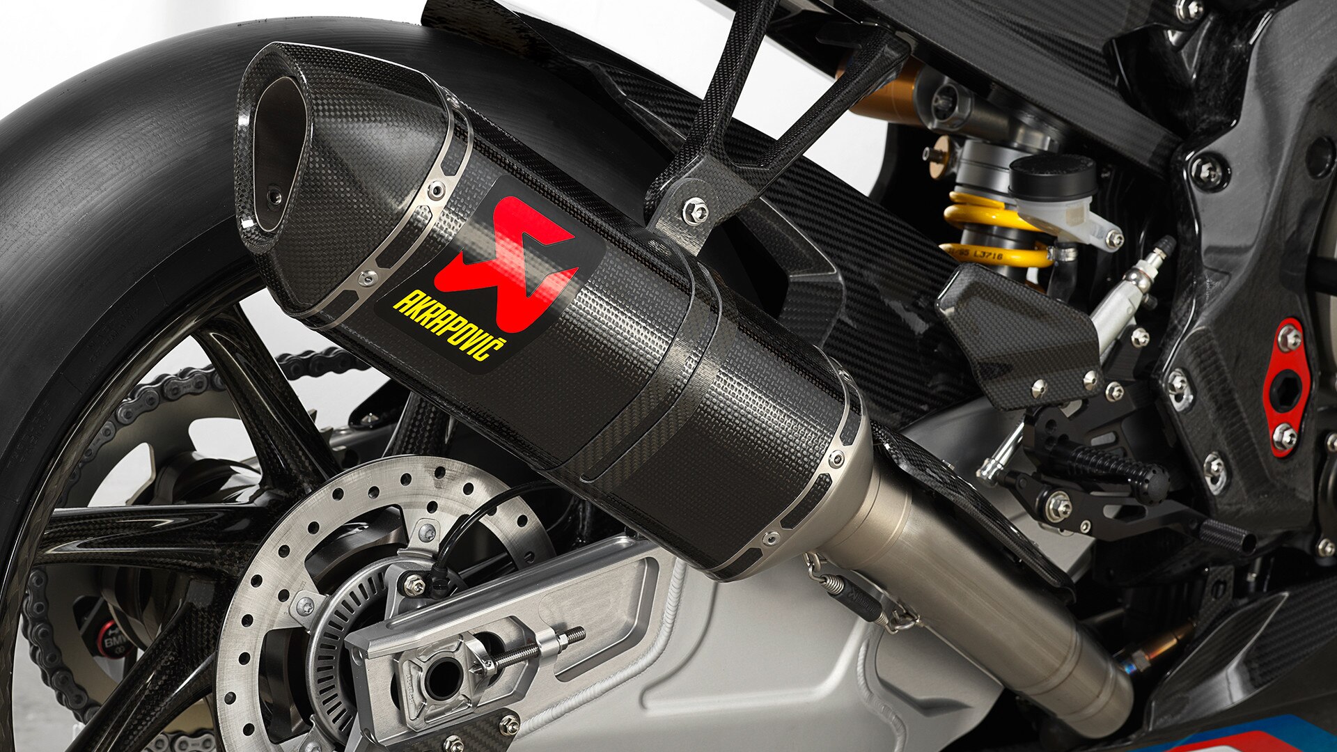 Sistema de escape Akrapovič HP4 Race em titânio sólido