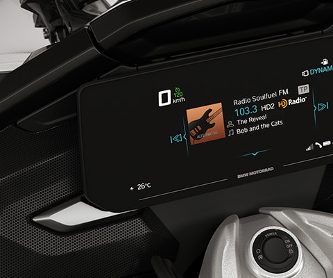 Foco no visor TFT e nas “boxes” da K 1600 GTL.