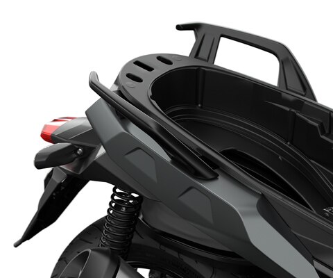 Vemos o compartimento de arrumação Flexcase da C 400 X.