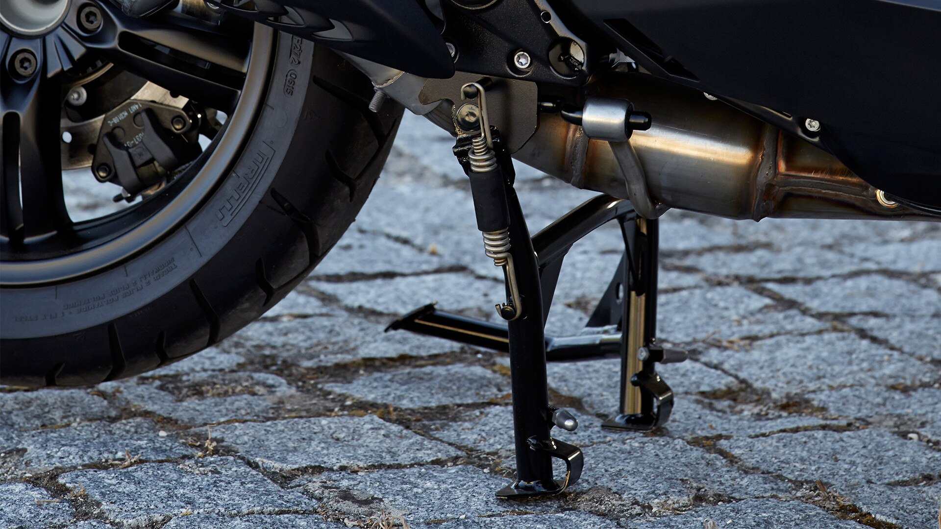 Descanso central otimizado da C 650 Sport