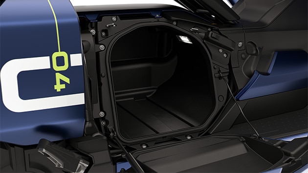 A característica de carregamento lateral da CE 04 da BMW Motorrad